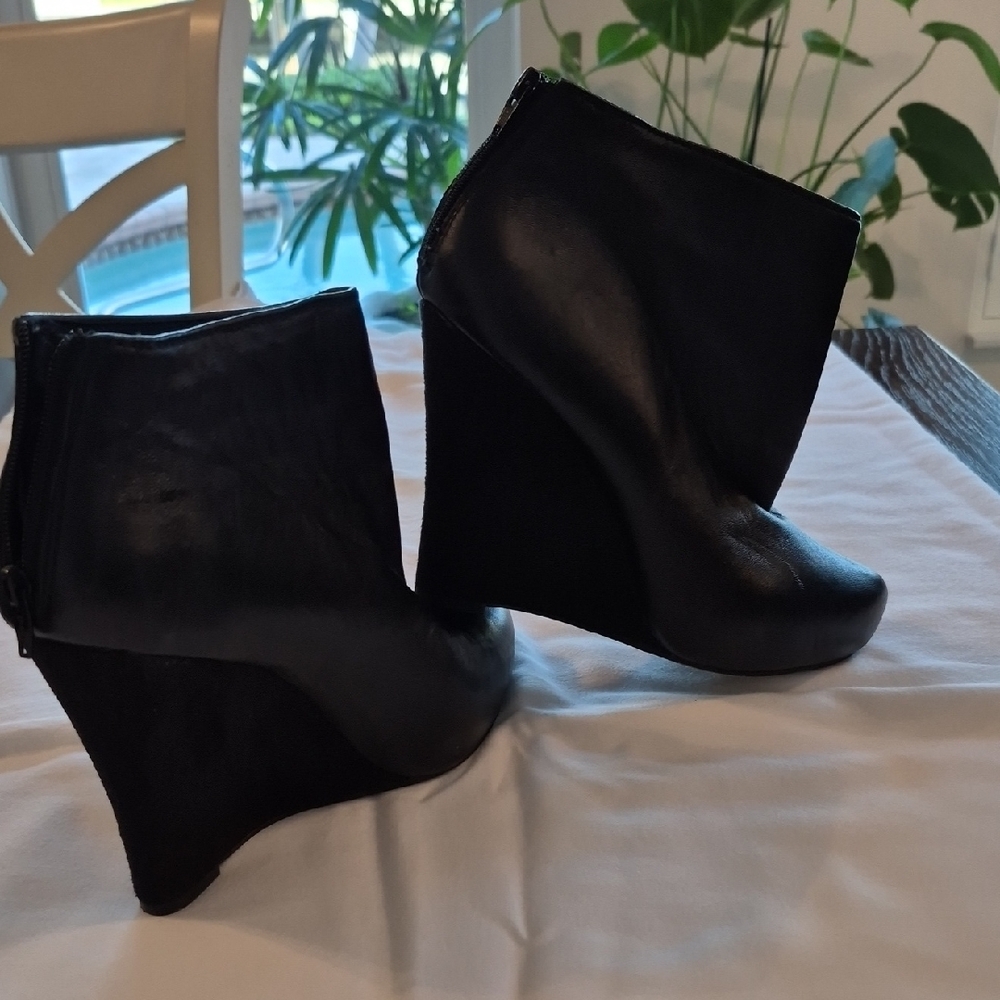 Report Black Wedge Boots